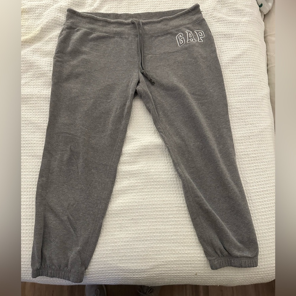 Gap sweat pants.  Size large